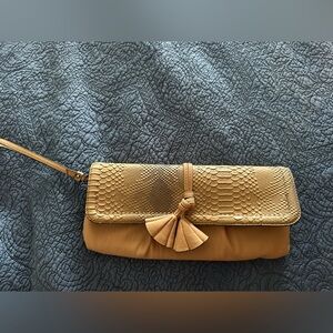 SIMPLY VERA WANG Elegant Tan Snake Skin Clutch with Bow Accent 12” L x 5.5” H